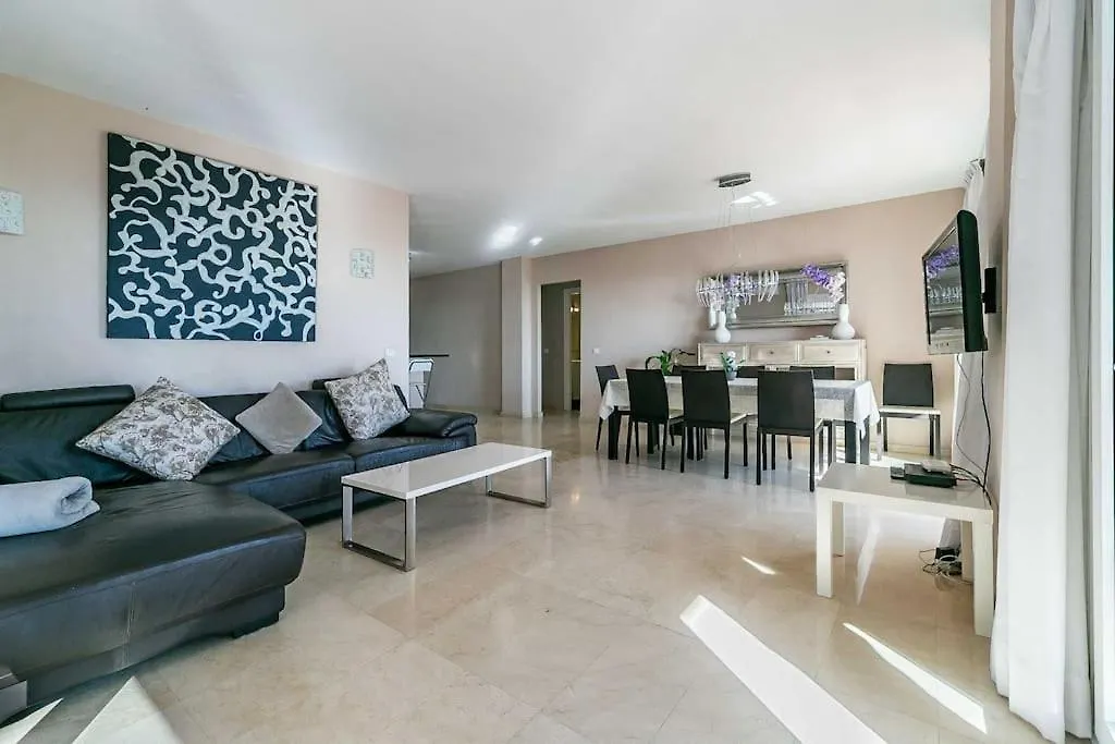 Appartement 83-Beachfront Apartment, Fuengirola